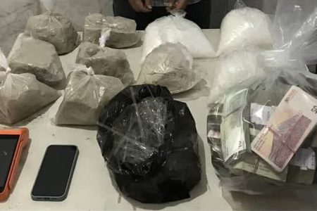 کشف ۱۰ کيلوگرم شیشه و هروئین در اسلامشهر
