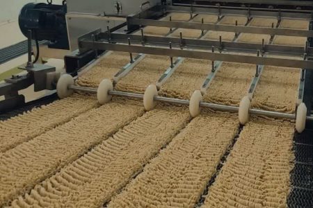 بازدید فرماندار اسلامشهر از دو شرکت تولید محصولات غذایی در احمدآباد مستوفی